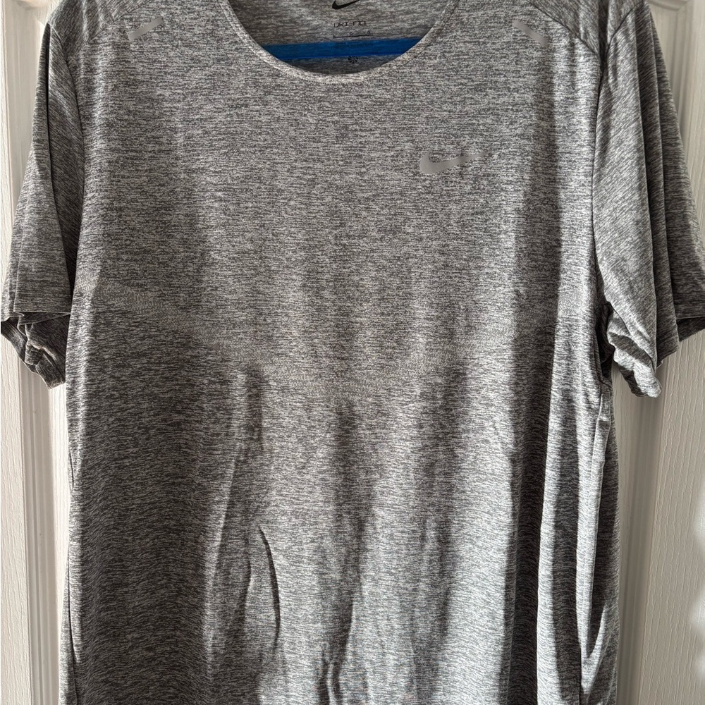 Nike Men's Heather Gray Short Sleeve Tee